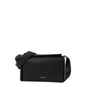 Calvin Klein Taška cez rameno 'GRACIE'  čierna